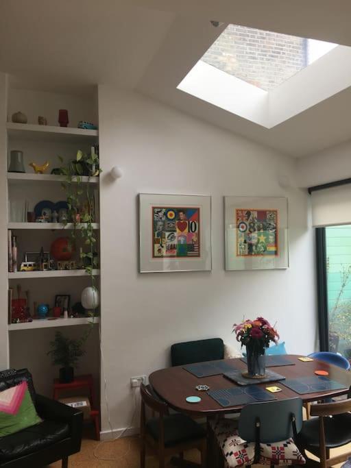 Clapham, 4 Bedroom Family House * Londra