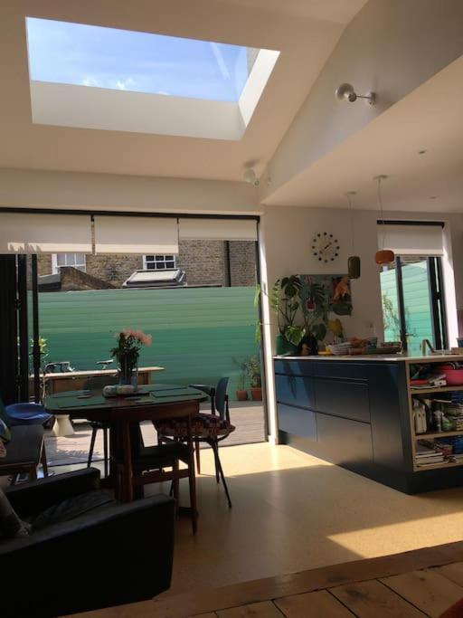 Clapham, 4 Bedroom Family House Casa vacanze *