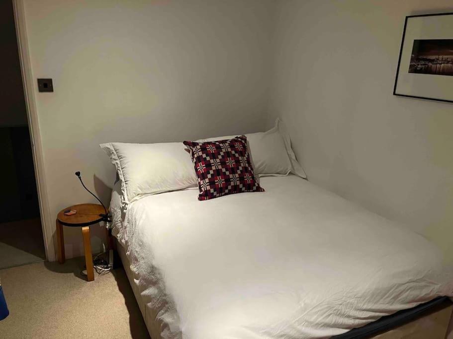 Clapham, 4 Bedroom Family House *