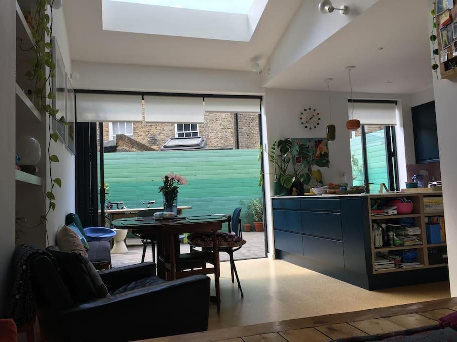 Casa vacanze Clapham, 4 Bedroom Family House Londra