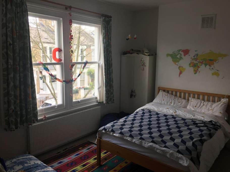 Clapham, 4 Bedroom Family House * Londra