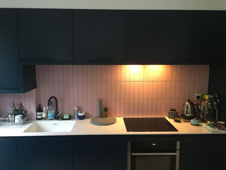 Clapham, 4 Bedroom Family House *