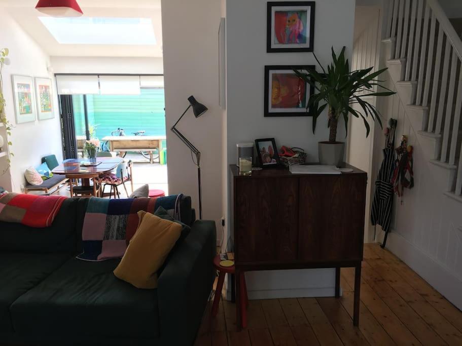 Clapham, 4 Bedroom Family House Londra