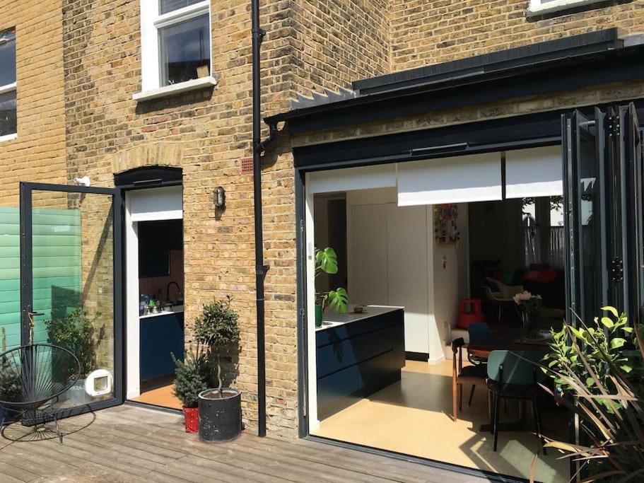 Clapham, 4 Bedroom Family House * Londra