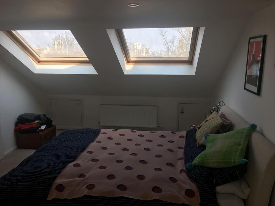 Clapham, 4 Bedroom Family House Londra
